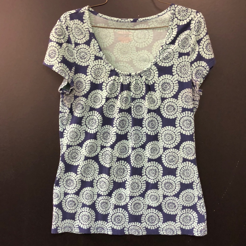 Blue medallion top
